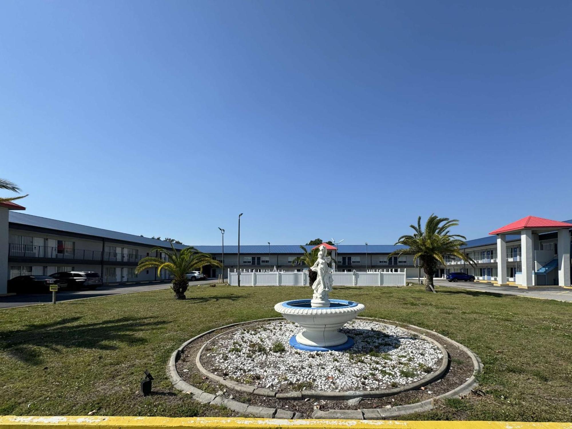 6 Hotel Englewood