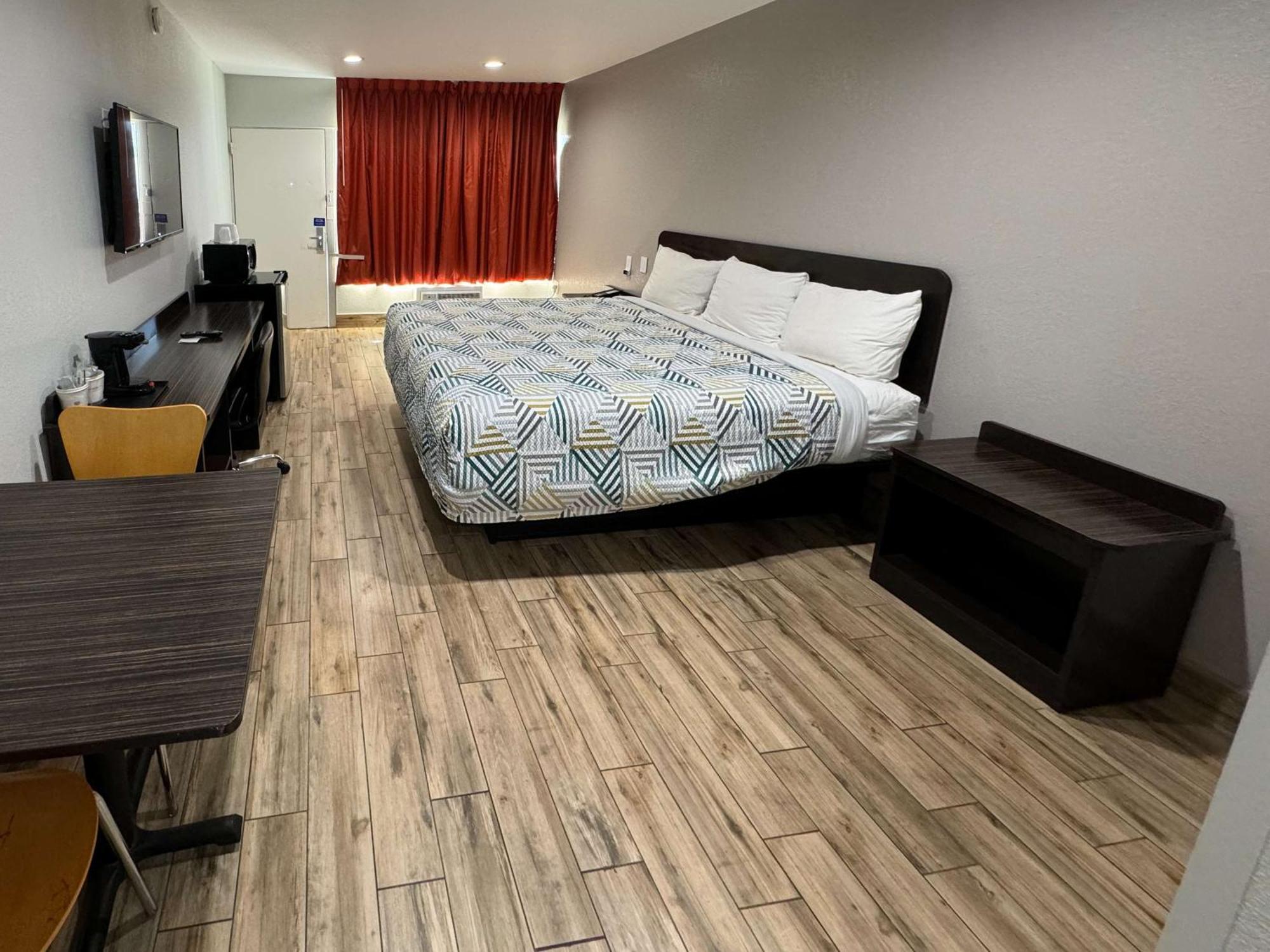 6 Hotel Englewood
