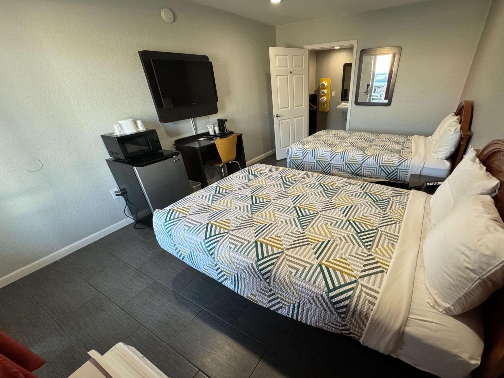 Hotel 6 Englewood